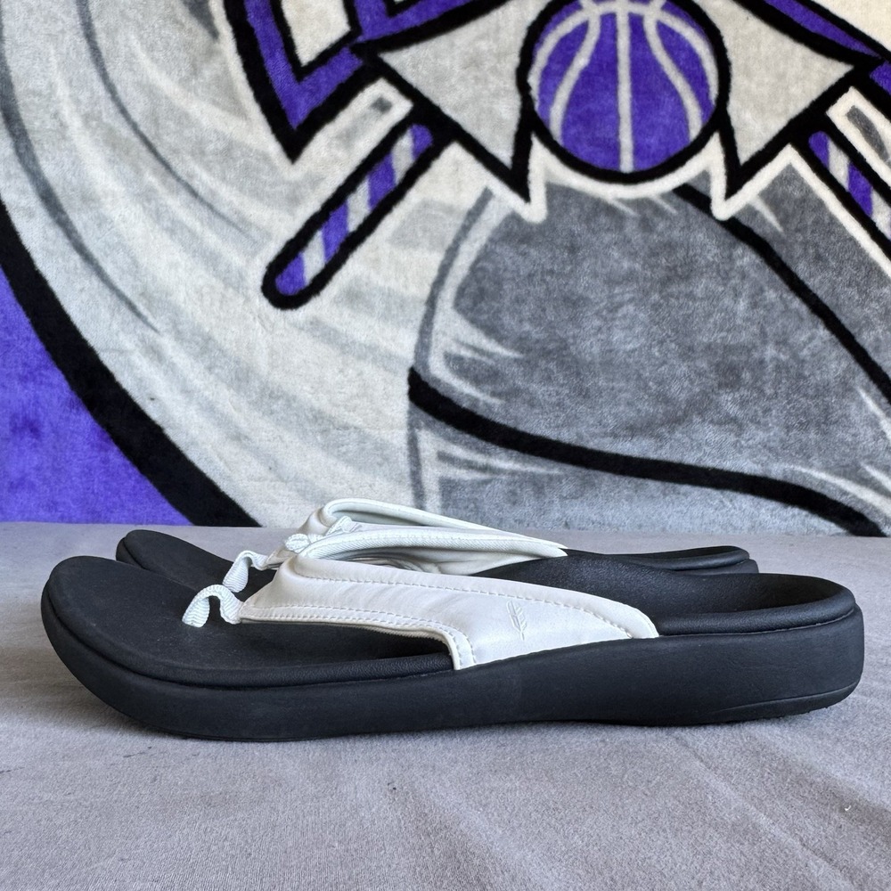 Size 11B - Women's Yumi Dublin White Black Slides